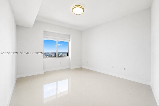 Building Photo - 1100 Biscayne Blvd