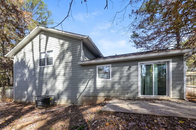 Building Photo - 4578 Old Lake Dr