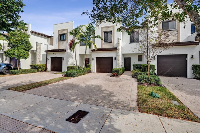 Building Photo - 20741 NE 5th Ct