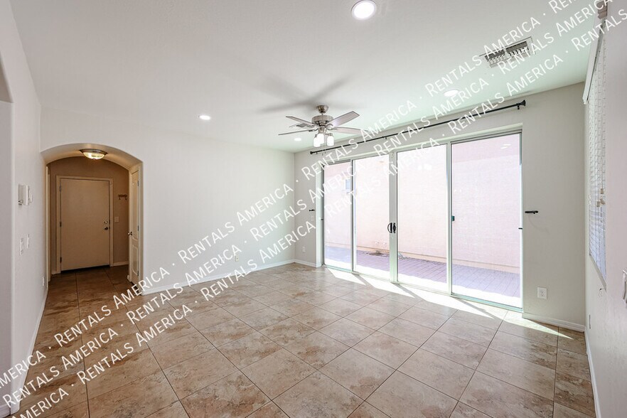 Building Photo - 886 S Brewer Dr