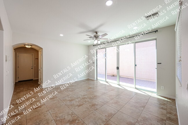 Building Photo - 886 S Brewer Dr