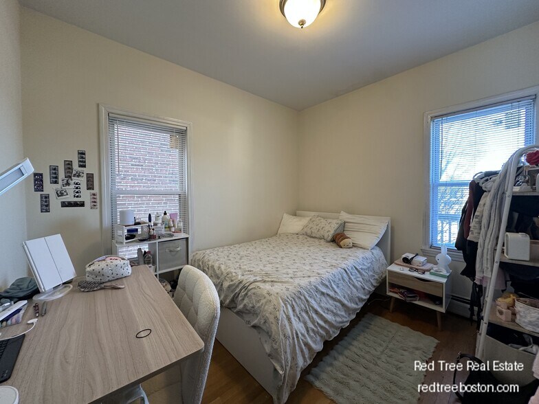 Building Photo - 143 Hillside St