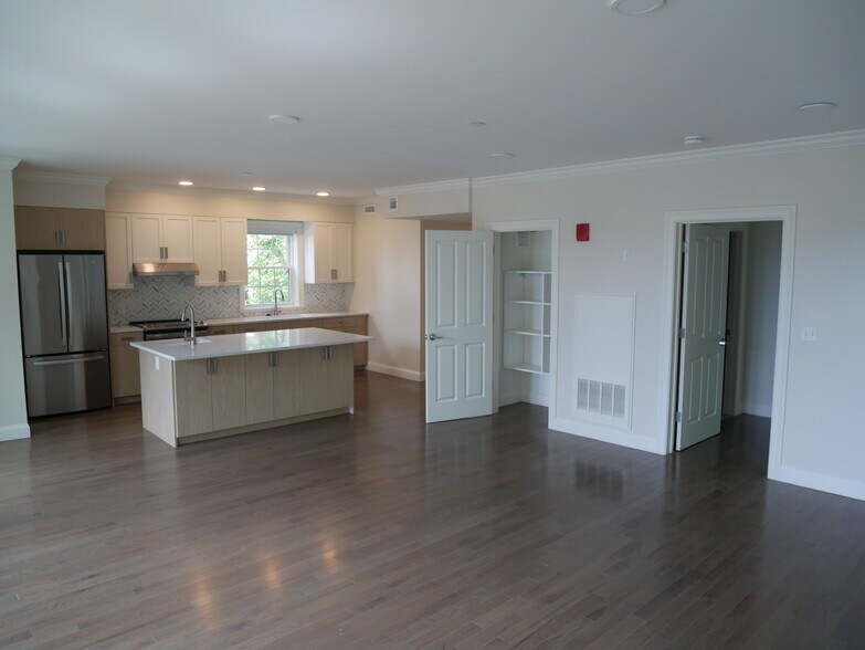 Building Photo - 39 Herrick Rd