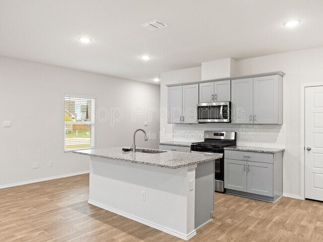 Building Photo - 374 Wayne Way