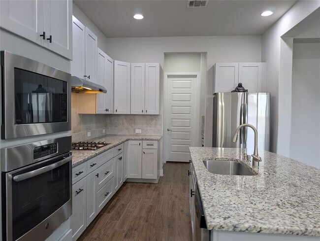 Building Photo - 3112 Bouchette Cove