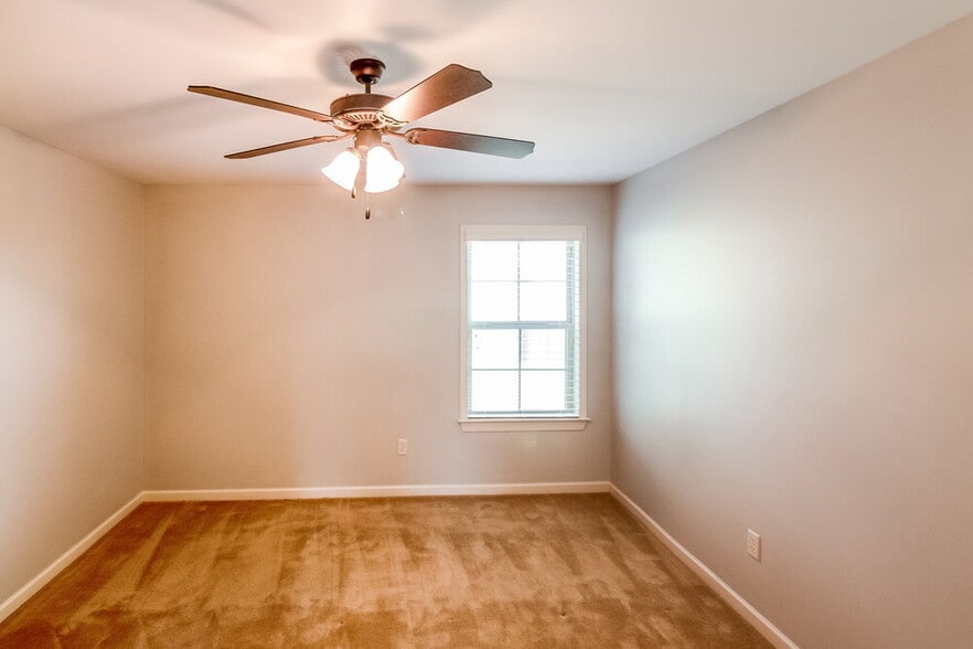 Building Photo - 5823 Bedford Pl