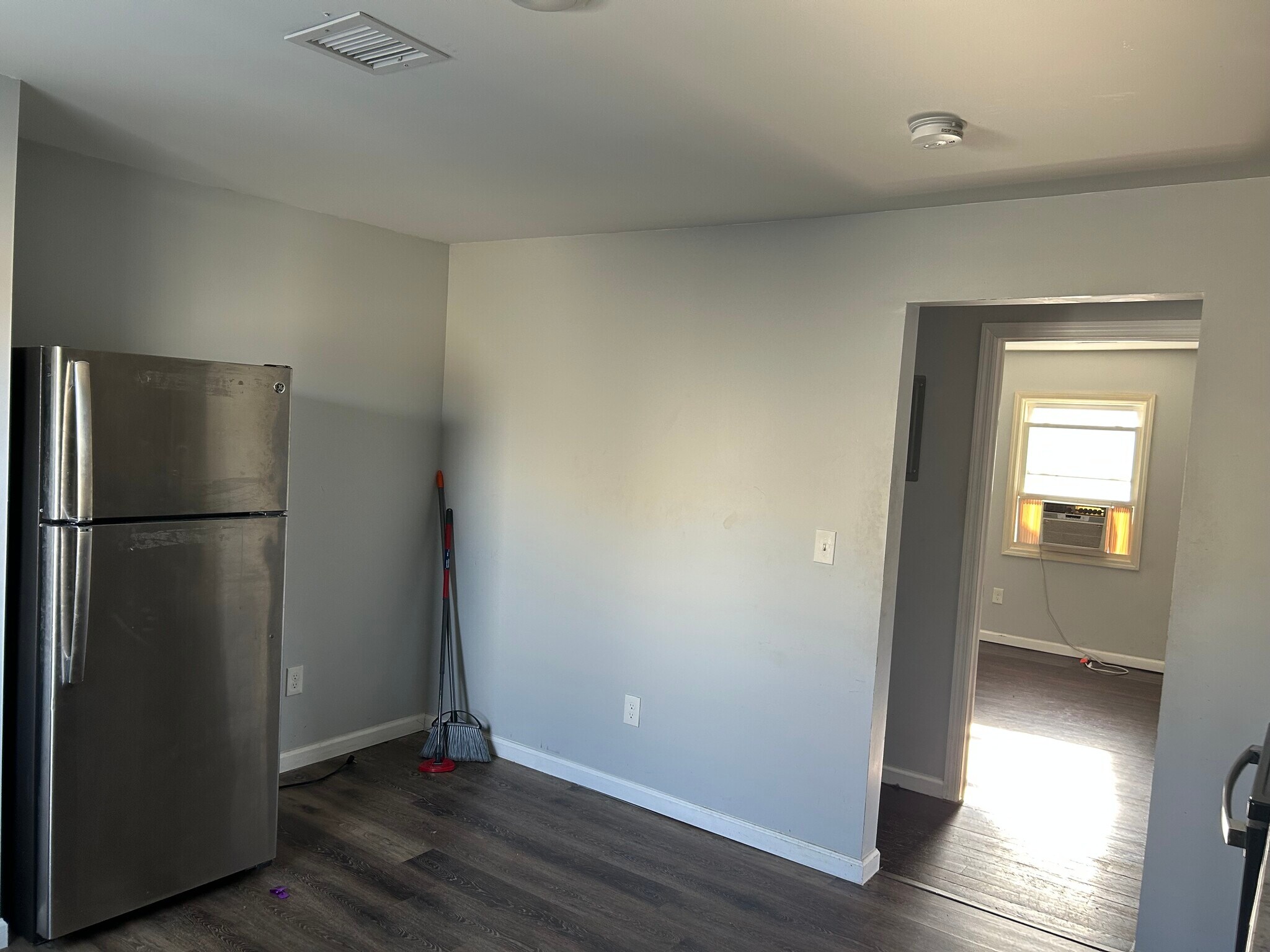 Building Photo - 57 Dover St