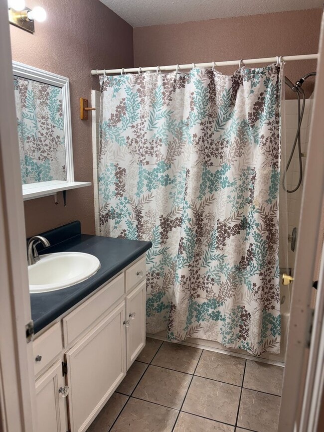 Building Photo - 3 bedroom 2 Bath home in quiet court