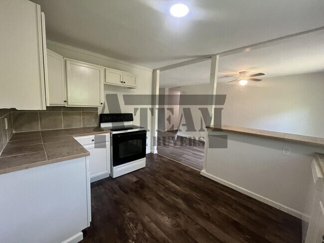 Building Photo - 3 Bed 1 Bath home for rent!