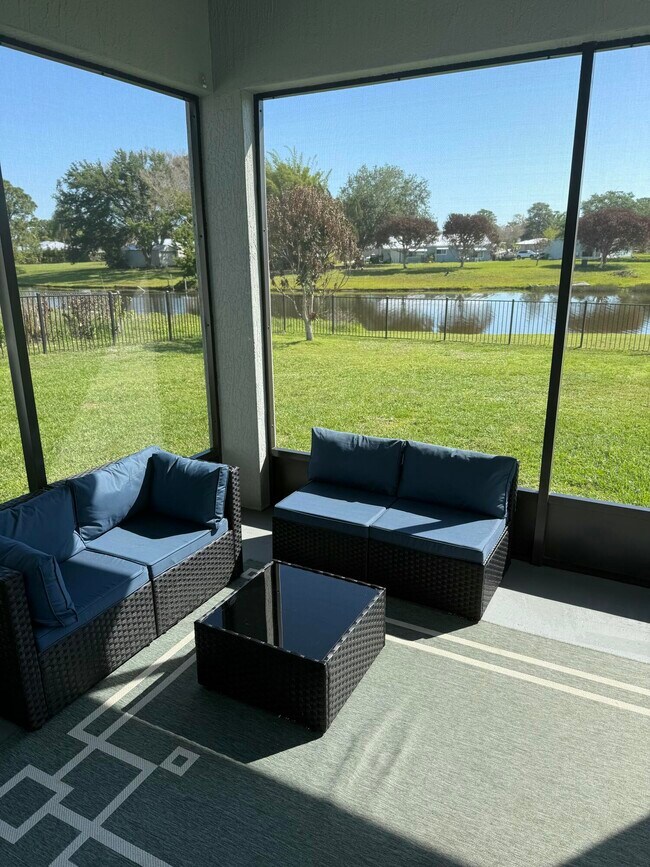 Building Photo - 2161 SE Sunflower St