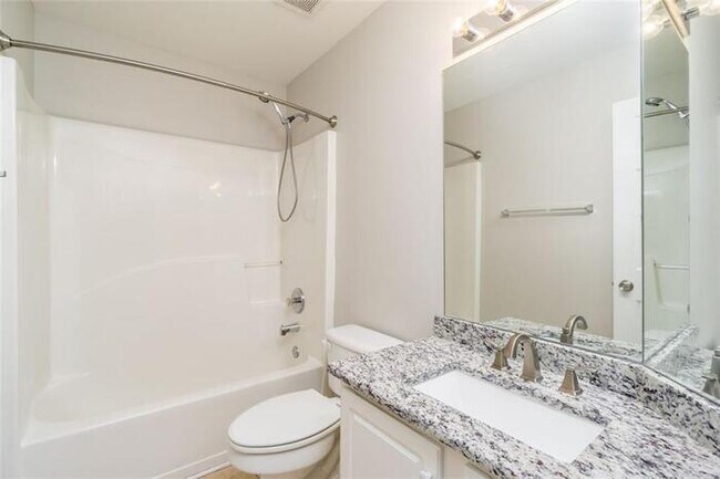 Building Photo - Alpharetta 4 bedroom home with large fenced in backyard