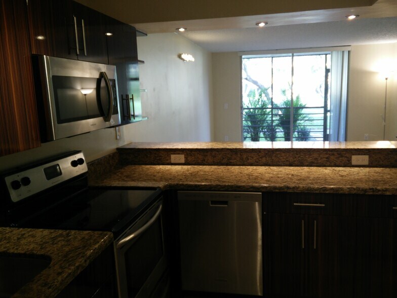 Building Photo - 3285 Foxcroft Rd