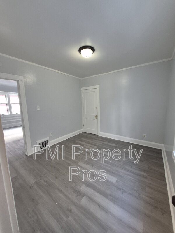 Building Photo - 2517 W Hadley St