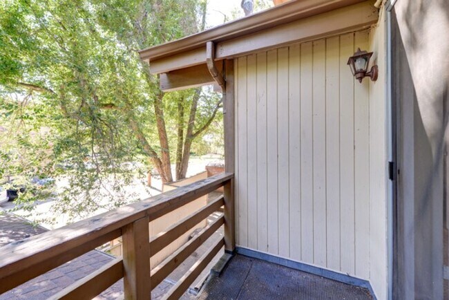 Building Photo - 1000 11th St