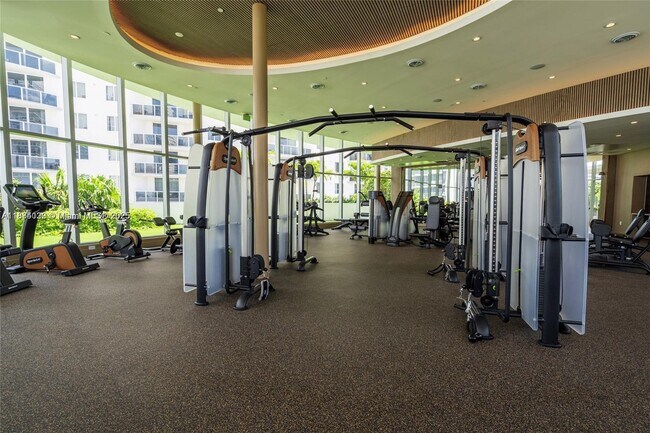 Building Photo - 700 NE 24th St