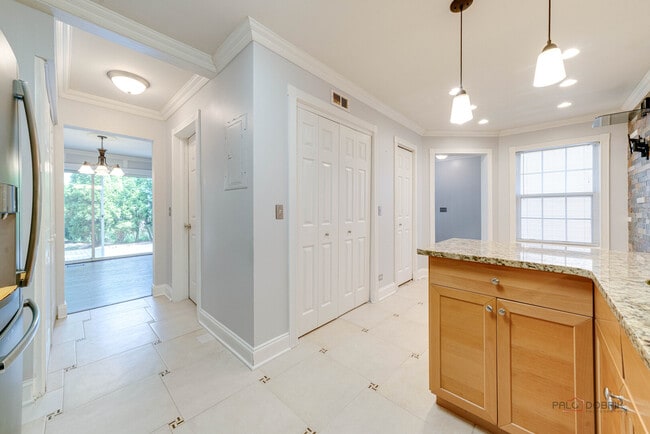 Building Photo - 115 Meadowbrook Ln