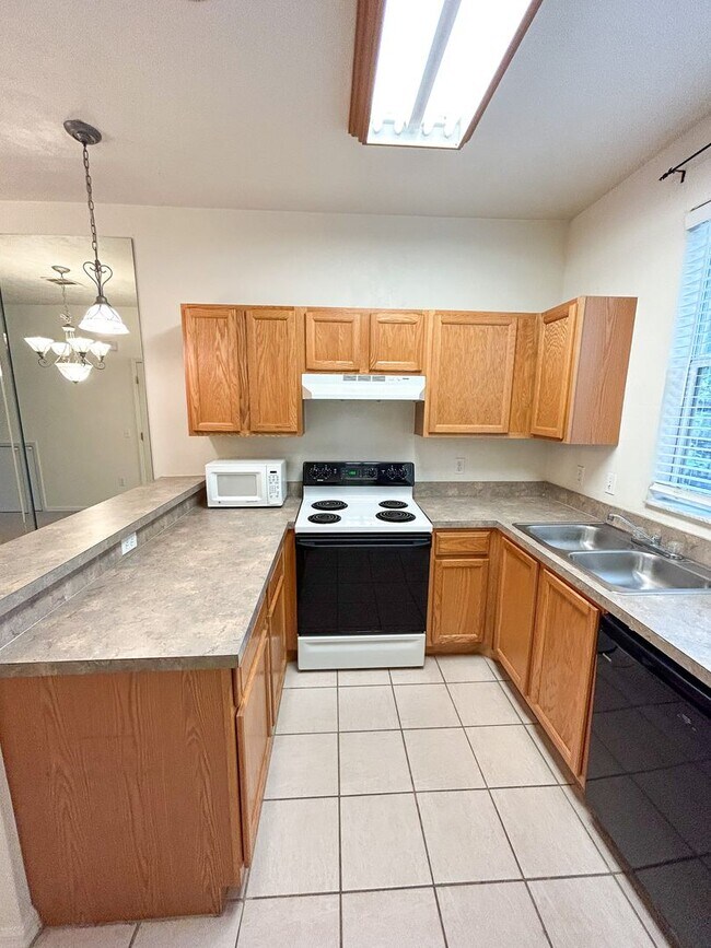 Building Photo - Victoria Station #134