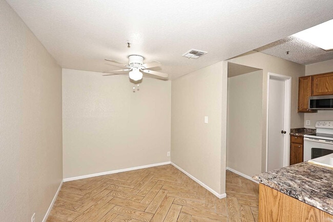 Building Photo - 8625 E Belleview Pl