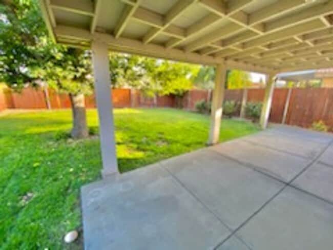 Building Photo - 4 bed/ 3 bath Recently Updated Home!