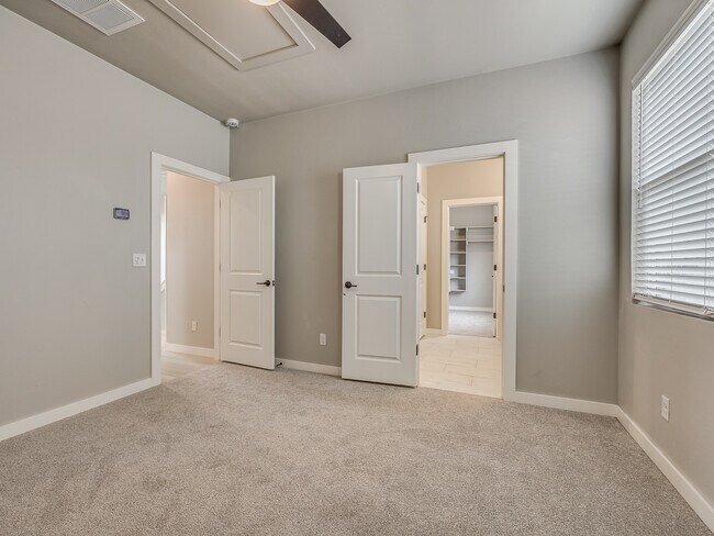 Building Photo - 13000 Maplewood Ave