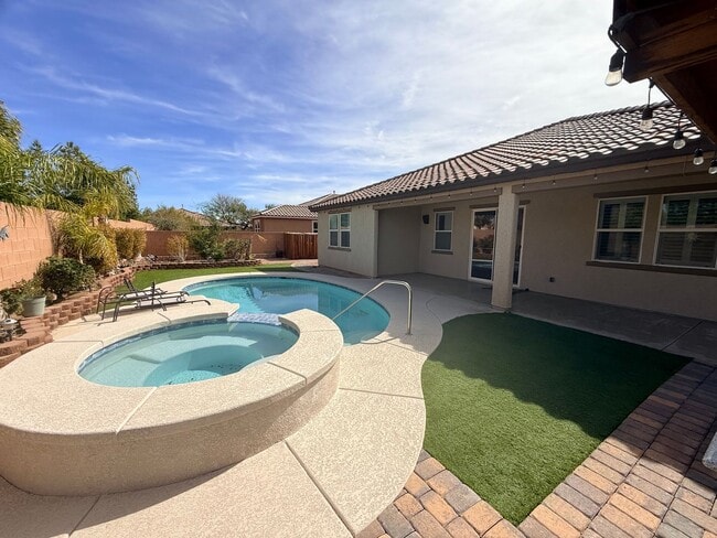 Building Photo - 1 Story 4Bed Pool Built in BBQ