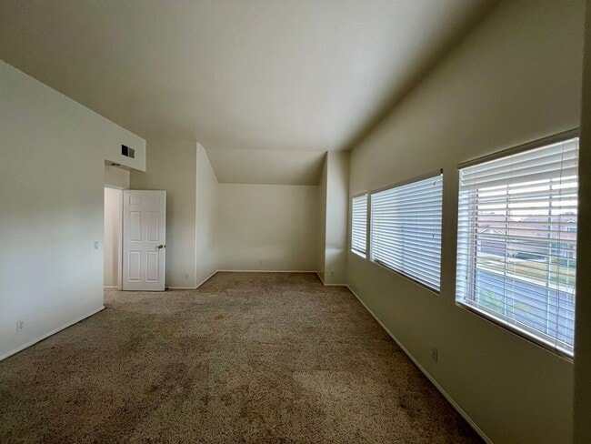 Building Photo - Beautiful 4 Bedroom Single Family Home with Pool and Pool Service Included for Lease in Rancho Cu...