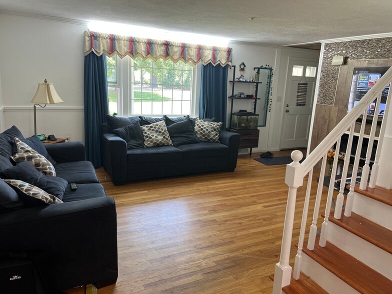 Living area with TV Unit - 1 Meetinghouse Rd