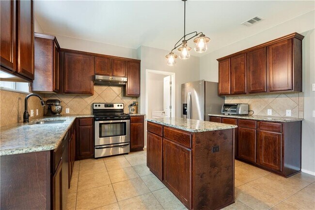 Building Photo - 108 Quarry Ln