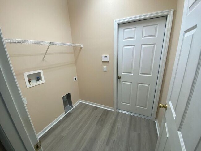 Building Photo - 1239 Dunbrooke St
