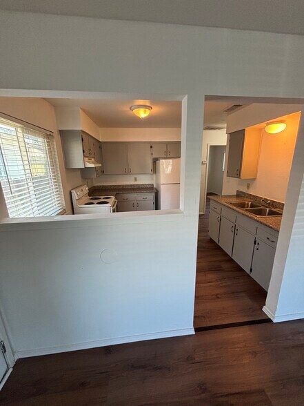 Building Photo - 226 W 20th St