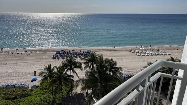Building Photo - 17375 Collins Ave