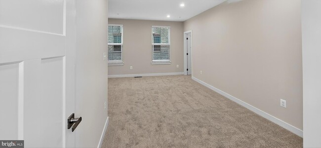 Building Photo - 2542 -A Verona Pl