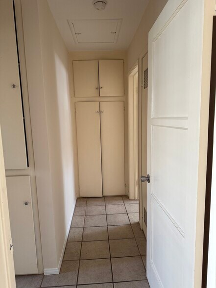 Building Photo - 5618 Riverton Ave