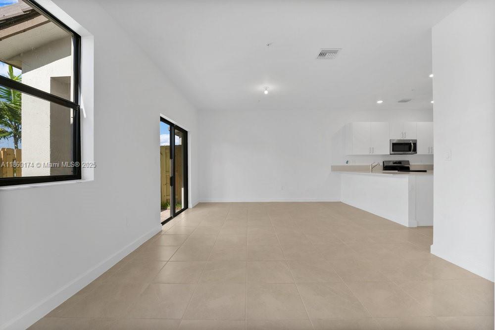 Building Photo - 250 SW 159th Ln