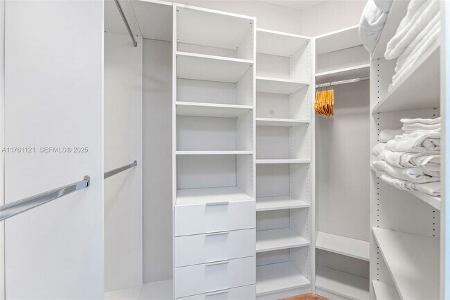 Building Photo - 16699 Collins Ave