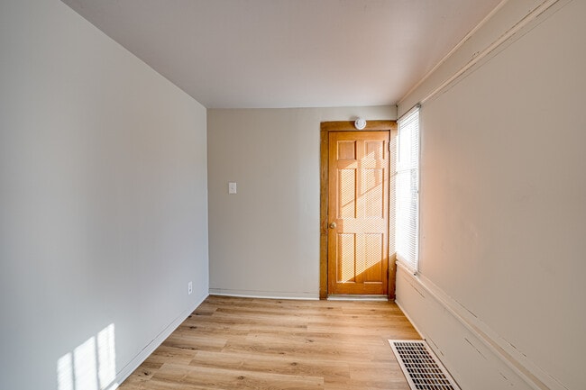 Building Photo - 407 Beach St