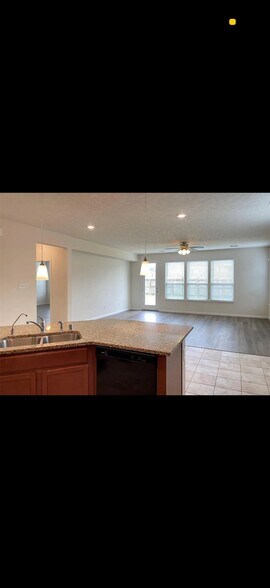 Building Photo - 28519 Willow Orchard Ln