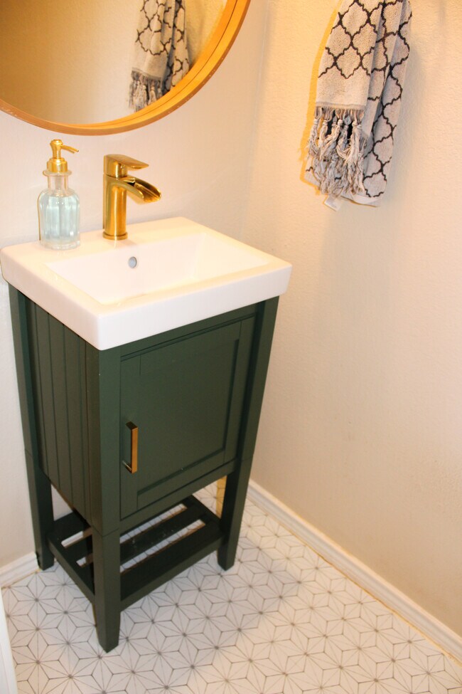 Building Photo - 1607 Kemah Dr