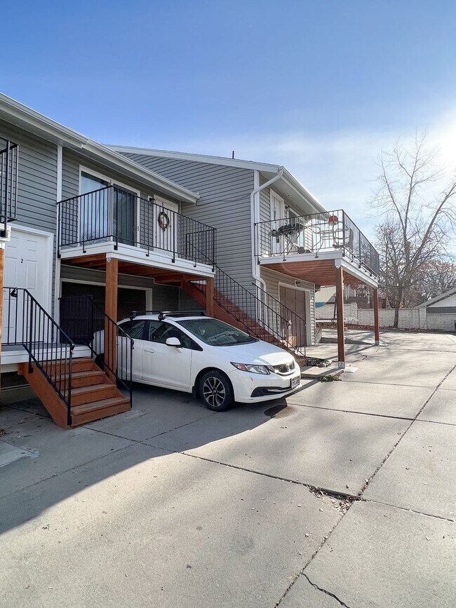 Building Photo - 1800 Gundersen Ln S