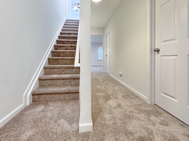 Building Photo - 9148 Hillston Ridge Rd