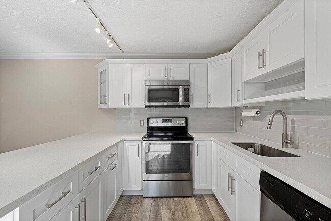 Building Photo - 1765 San Jose Dr