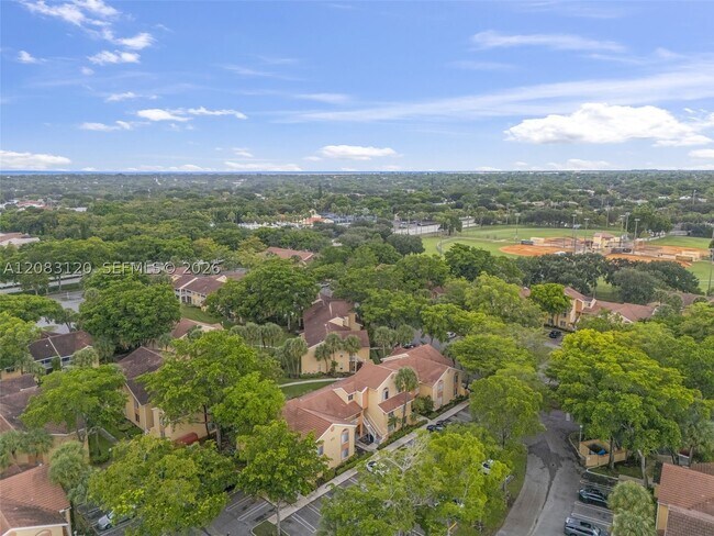 Building Photo - 1076 Coral Club Dr