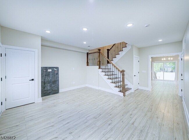 Building Photo - 8 Travers Ave