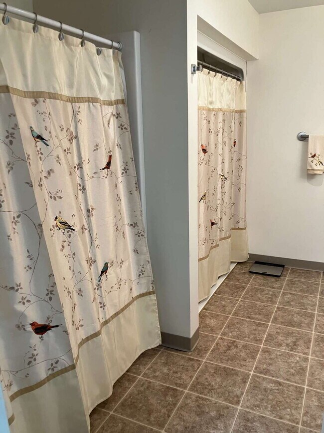 Building Photo - 2 Bedroom Townhome in Fairport Available October 1!