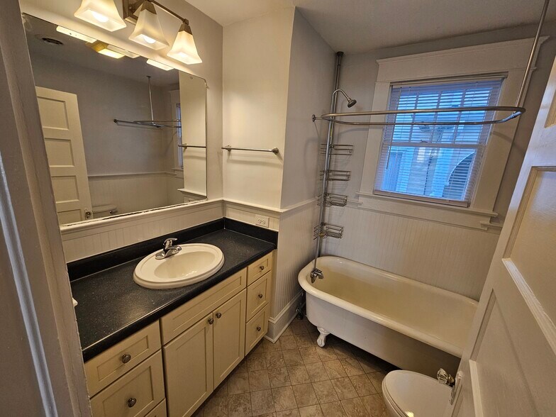 Building Photo - 209 S 2nd St