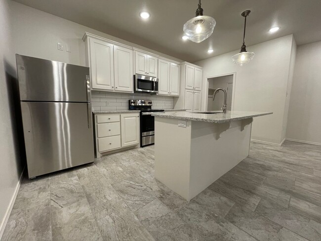 Building Photo - Beautiful New Townhome in North Lubbock Cl...