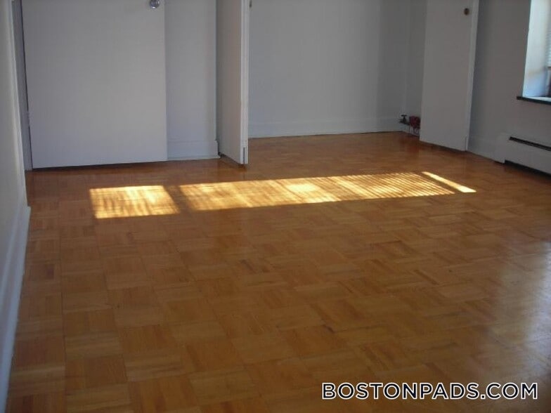 Building Photo - 524 Putnam Ave