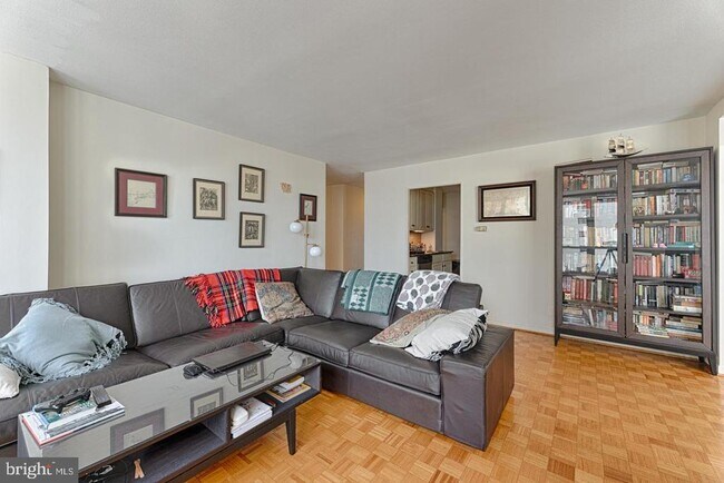 Building Photo - 224 W Rittenhouse Square