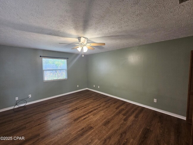 Building Photo - 836 Premier Dr