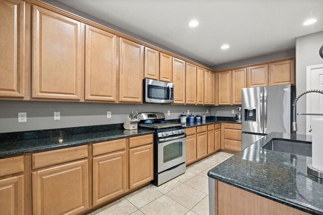 Building Photo - 11904 W Farmall Dr